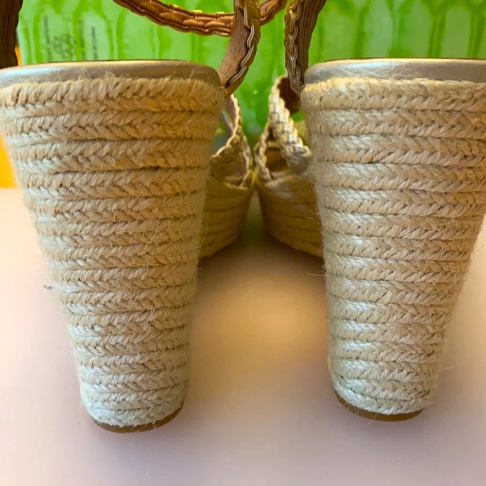 Lucky brand platform, sandals